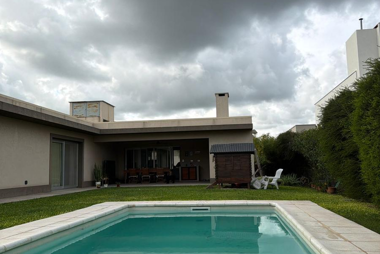 Casa en venta 3 dormitorios - Funes San Sebastian