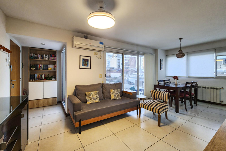 Departamento de 2 dormitorios con 2 baños y radiadores en Abasto