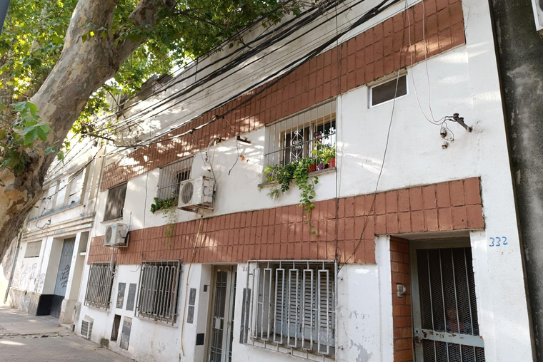Casa de pasillo en venta 2 dormitorios Rosario - Rep. de la Sexta