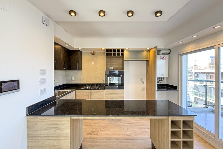 Departamento piso exclusivo de 2 dormitorios con mega balcón en Abasto