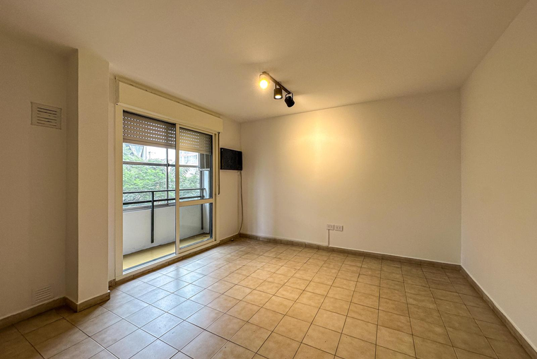 Departamento de 3 dormitorios con balcón al frente de oportunidad