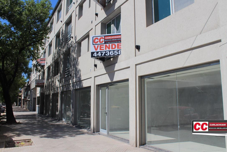 Local a estrenar en venta Rosario, amplia vidriera