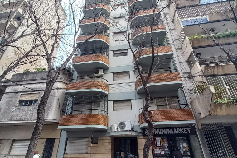 Moreno 1400 - 7º Piso. Balcón. Externo. Living comedor amplio. Cocina independiente amoblada.