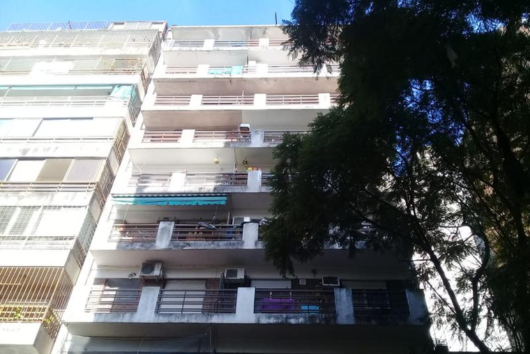 Montevideo 600 - 7º Piso. Balcón. Externo. Estar comedor. Cocina independiente.