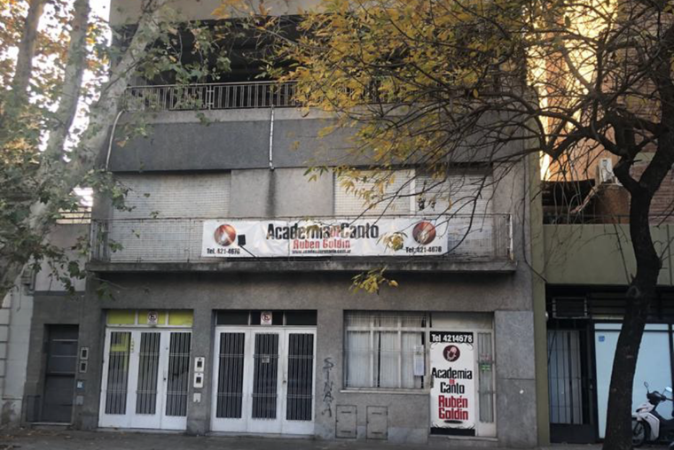 Hermosa casa uso comercial en Alvear 1000