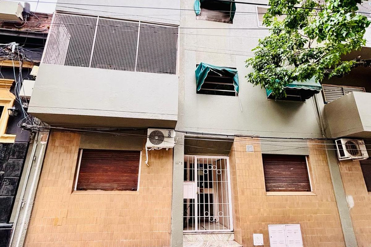 ESPAÑA 1800. Planta baja. 62 m2. Balcón. Cocina separada.