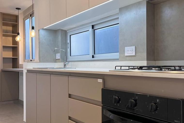 MODERNO DEPARTAMENTO DE PASILLO CON 2 DORMITORIOS ALQUILER TERRAZA EXCLUSIVA BARRIO LOURDES ROSARIO