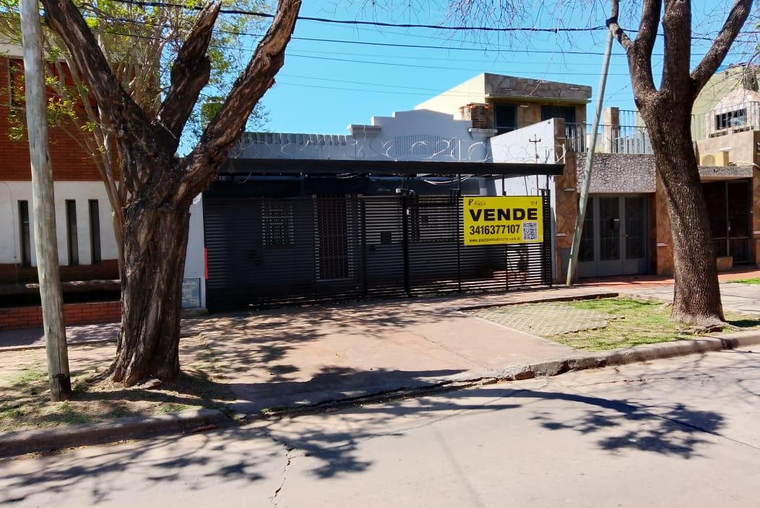 Valentín Gómez 2360. Excelente. Patio. Cochera.