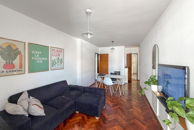 Departamento de 2 dormitorios con cocina separada, alquilado en zona río