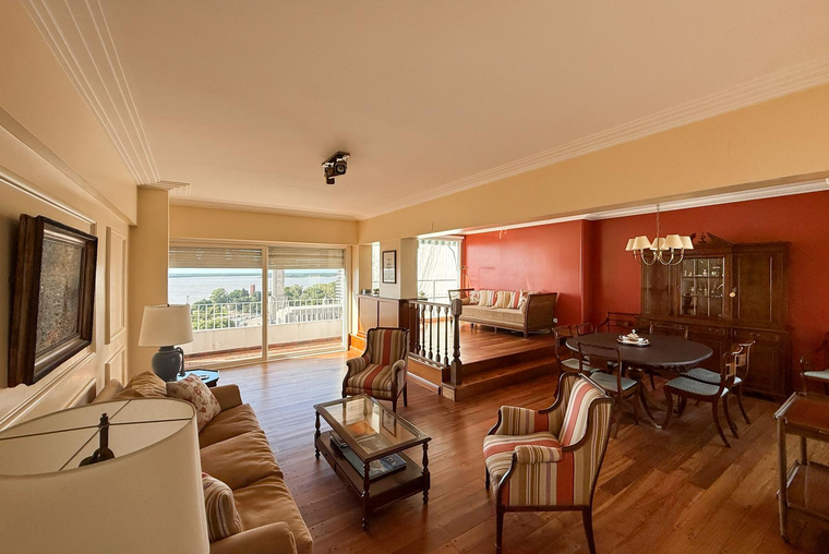 Departamento de 3 dormitorios con vista al río y 2 cocheras