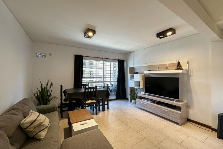 Departamento de 1 dormitorio al frente con balcón en Martin