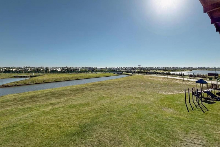 TERRENO DE 556M2 VENTA VISTA AL LAGO BARRO CERRADO FUNES