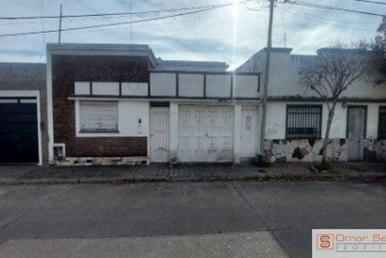 Pte. Roca 3300. A reciclar. Patio amplio.