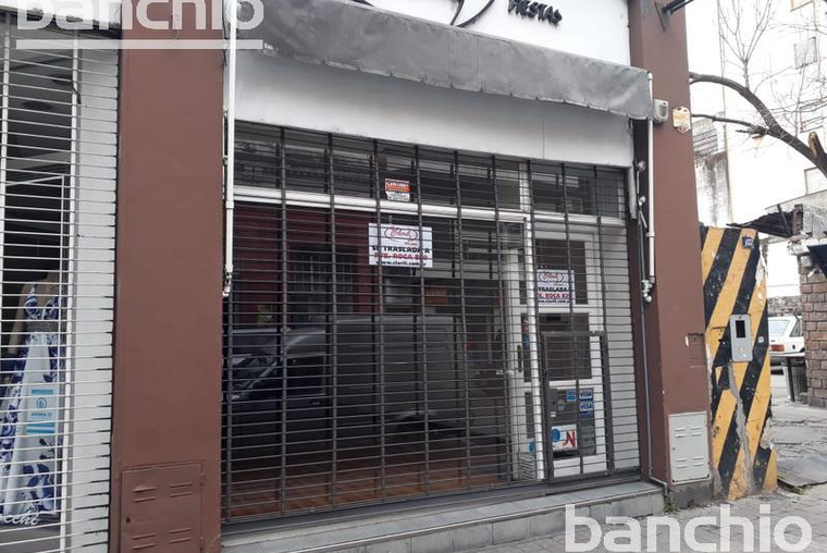 Pte. Roca 900. Local frente vidriado. Baño. Muy buen estado. Apto multiples rubros. 100 m2.