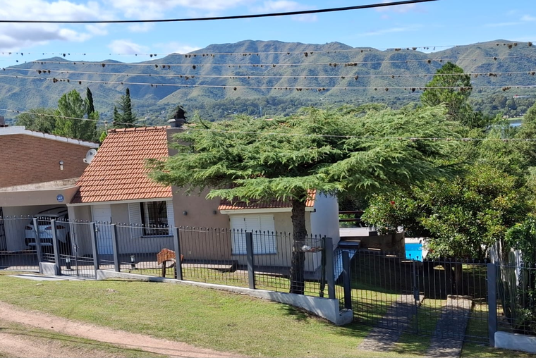 Vendo chalet c/piscina vista al lago/montañas Villa Parque Siquiman