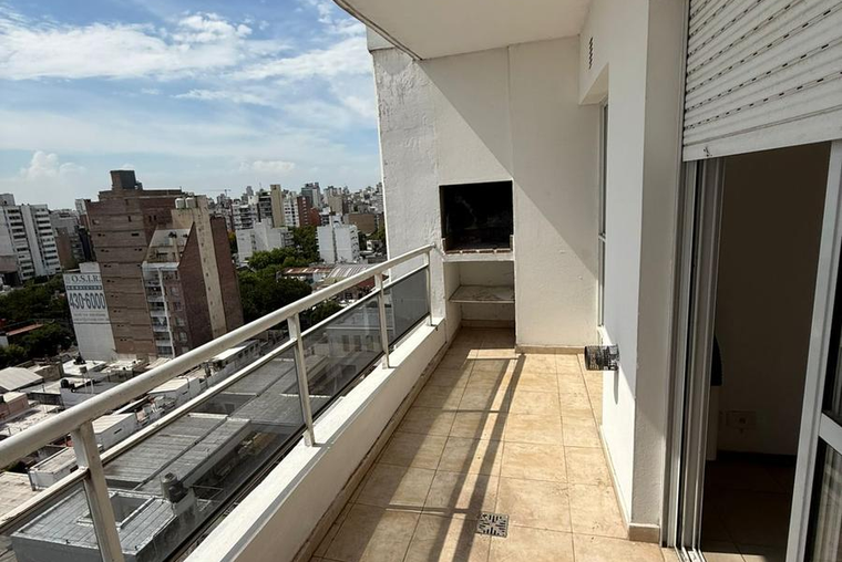 Luminoso departamento de 1 Dormitorio con Doble Balcón y Parrilla - San Juan y Lagos