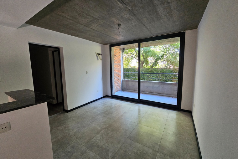 ATENCION A ESTRENAR. COCHERA. Comedor. Cocina. Balcón. Impecable Colón - Viamonte.