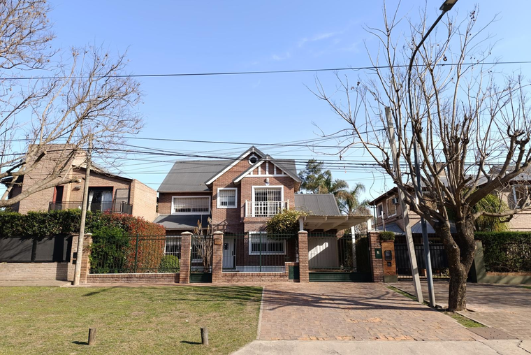 Venta de Gran Chalet de Ensueño en Fisherton Pileta Parque 