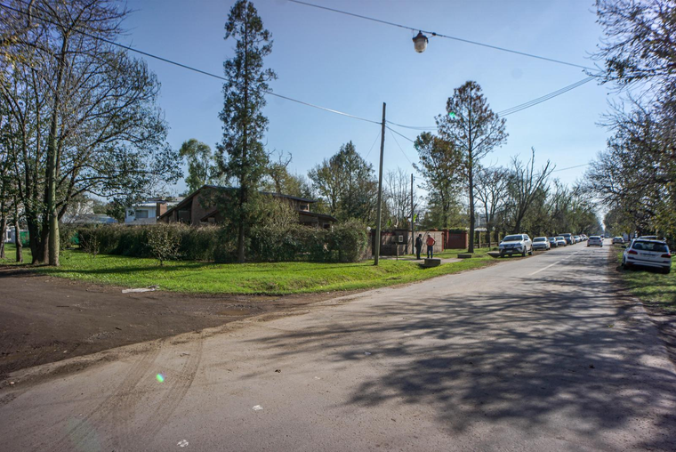 Venta Gran casa de esquina en barrio Los Troncos Funes