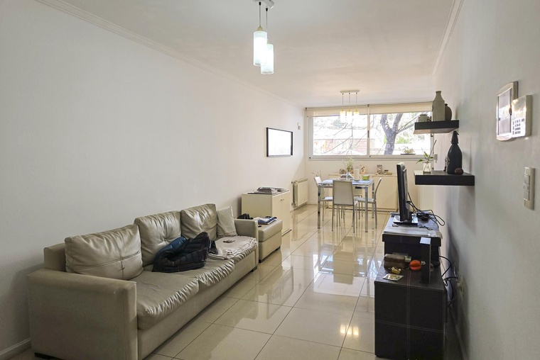 Departamento de 3 dormitorios con 2 baños en Lourdes