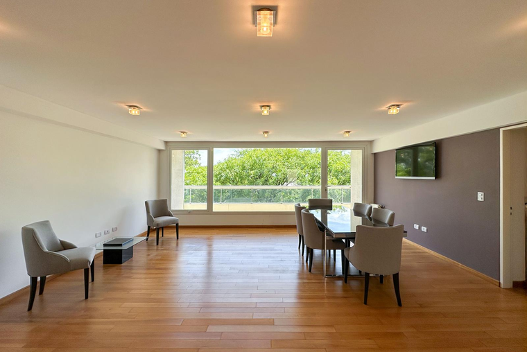 Departamento de 2 dormitorios de categoría con parrillero y amenities