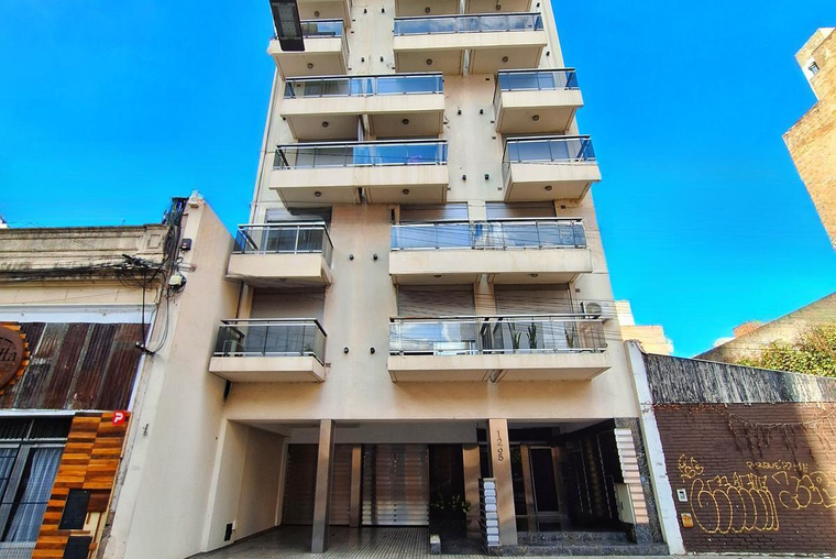 Maipú 1200. Balcón. Externo.