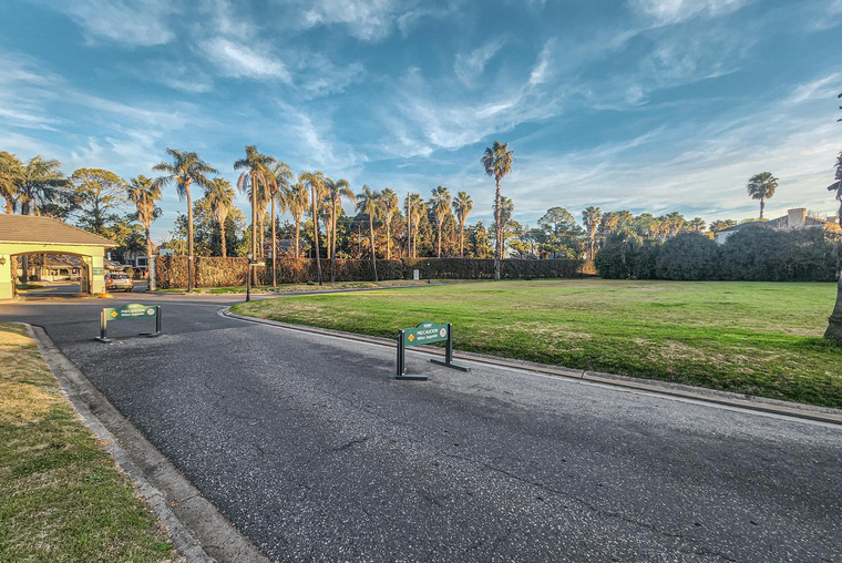 Terreno de 1144m² con amenities y sobre Boulevard en San Marino Funes Hills