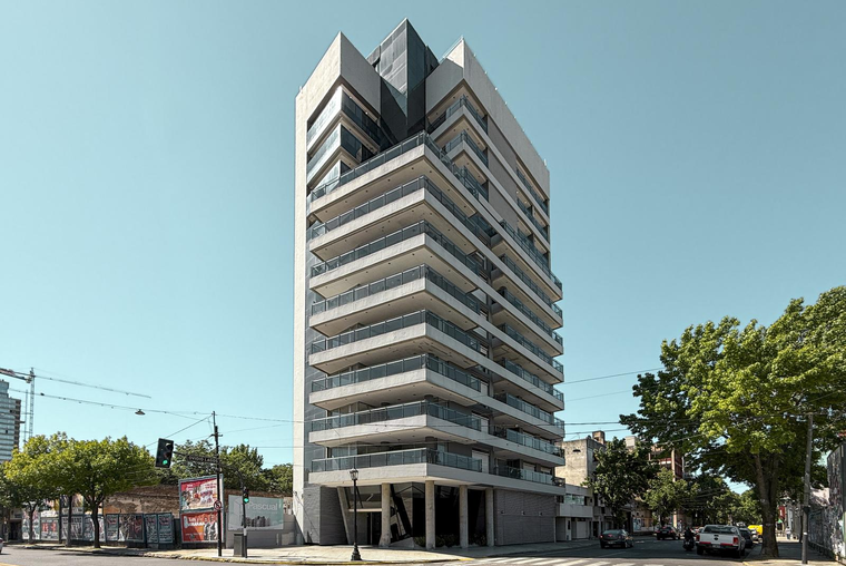 Departamento de 2 dormitorios de calidad con mega balcón y amenities