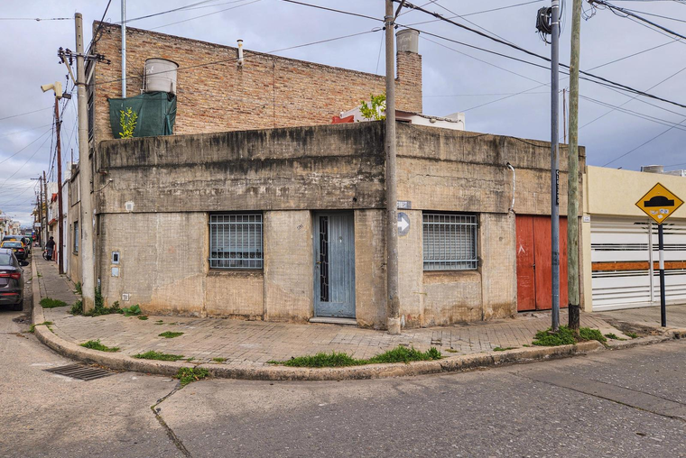 Casa de 1 dormitorio con terraza y cochera en  Azcuenaga