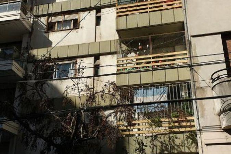 Mendoza 600. Balcón. Externo. Buen estado. (152-007140).