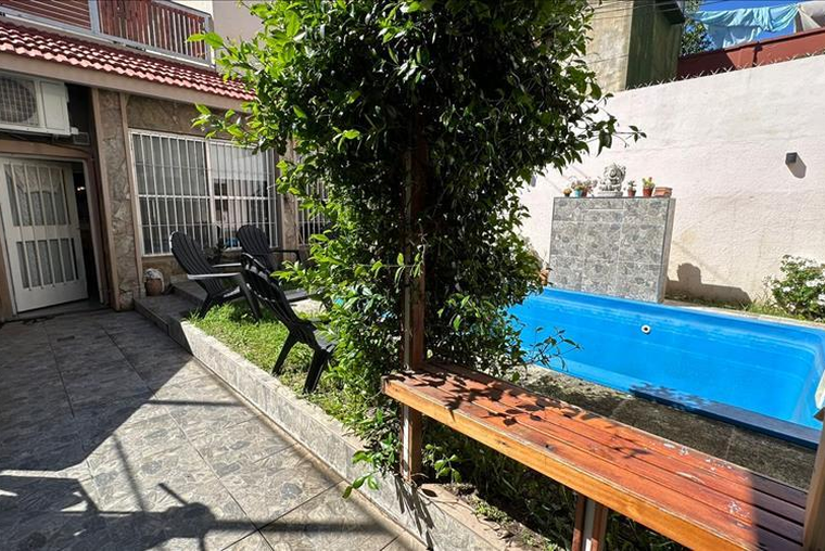 CASA DE 3 DORMITORIOS VENTA JARDIN Y PILETA BARRIO HOSPITALES ROSARIO