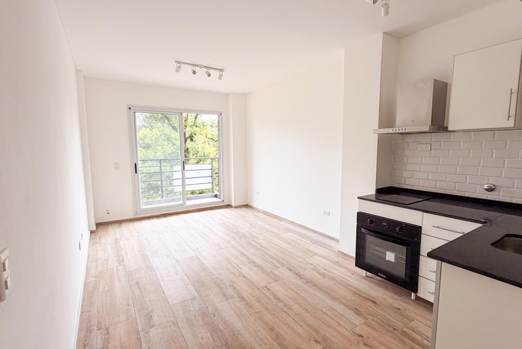 Alquiler Monoambiente al frente con Balcon Barrio Abasto
