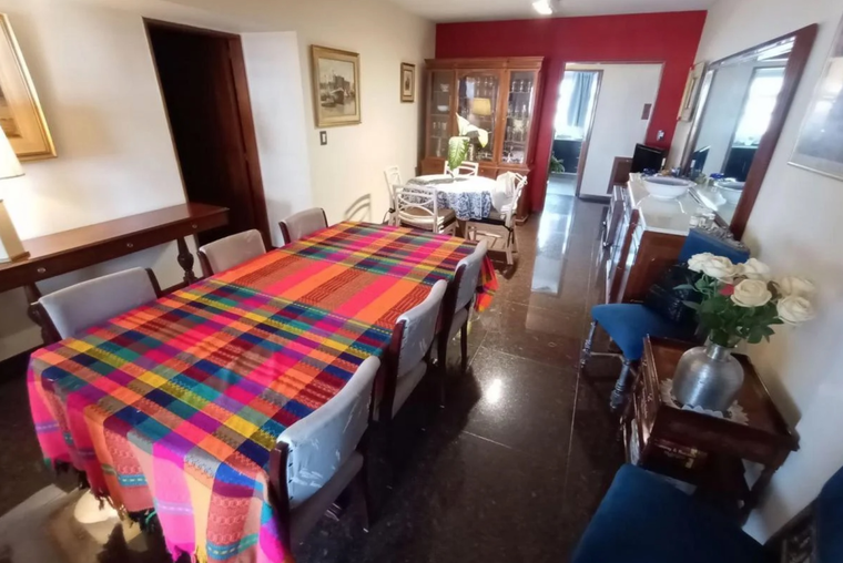 Córdoba - Pte. Roca (Pje. Alvarez). Cocina separada. Living comedor amplio. Comodín. 2 baños.