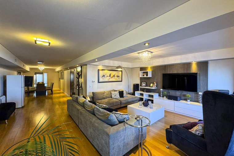 Departamento de 3 dormitorios, cochera y amenites frente al parque Urquiza