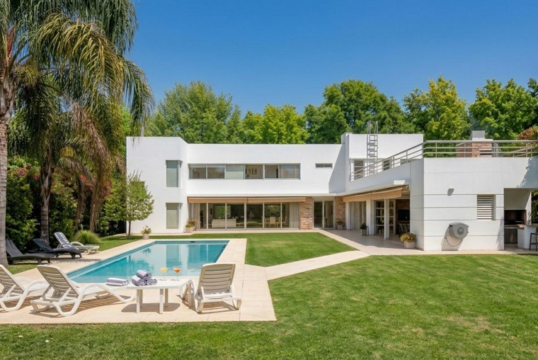 CASA DE 5 DORMITORIOS VENTA JARDIN CON PILETA Y QUINCHO IBARLUCEA 