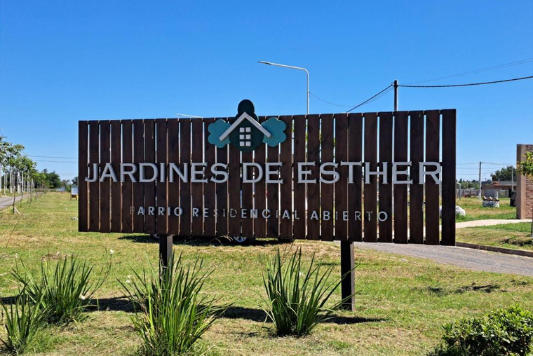 Terreno en venta, Jardines de Esther - Pueblo Esther