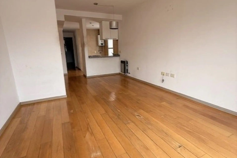 Alem 1100. Semipiso. Externo. Balcón. Cocina semi integrada.