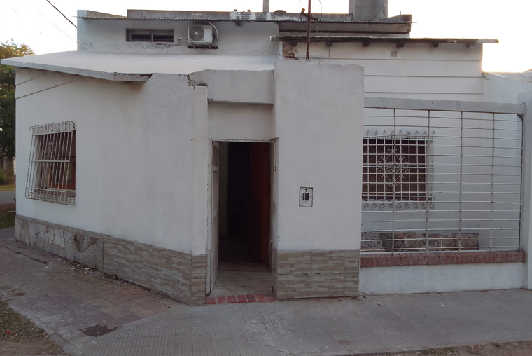 Casa 2 dormitorios en Granadero Baigorria (Av. San Martín al 3100)
