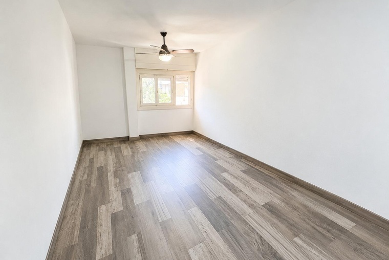 DEPARTAMENTO DE TRES DORMITORIOS VENTA PATIO EXCLUSIVO 