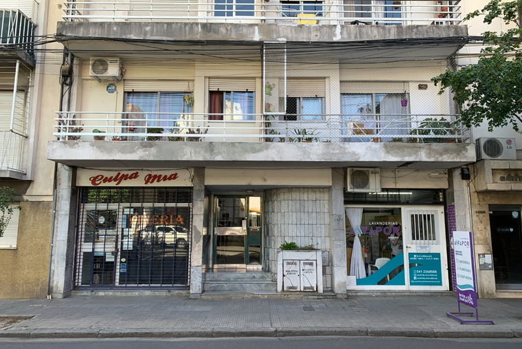 ATENCION PLANTA BAJA. Living comedor. Cocina. Patio. Mitre - Zeballos.