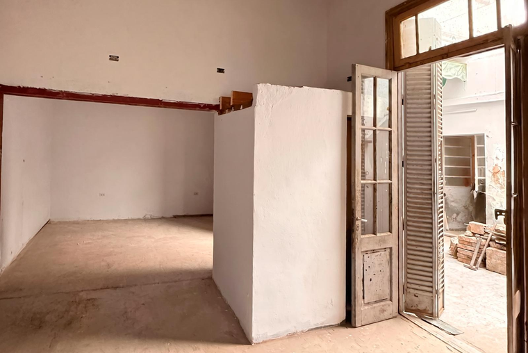 Casa a reciclar en barrio Abasto o terreno apto desarrollo