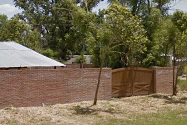 FUNES VENDO EXCELENTE ESQUINA 900M2 CON RENTA U$S 98.000