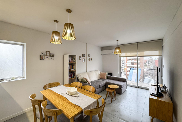 Departamento de 2 dormitorios con cochera en Lourdes