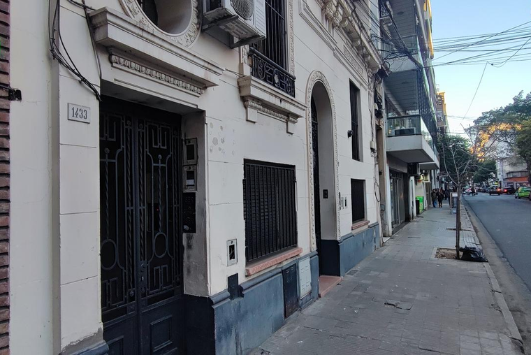 Casa de pasillo en venta Rosario - Quincho y parrillero
