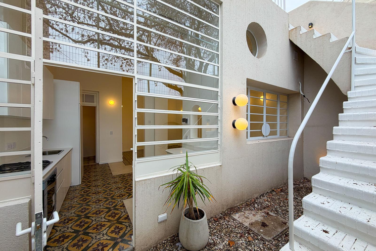 Casa de 3 dormitorios con cochera, patio, terraza y quincho