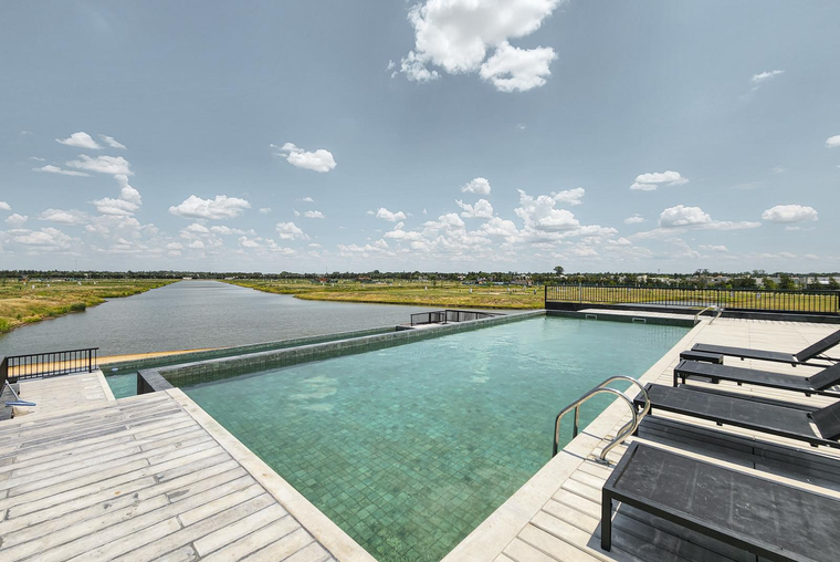 Terreno de 502m² con amenities y lago en Funes Lakes