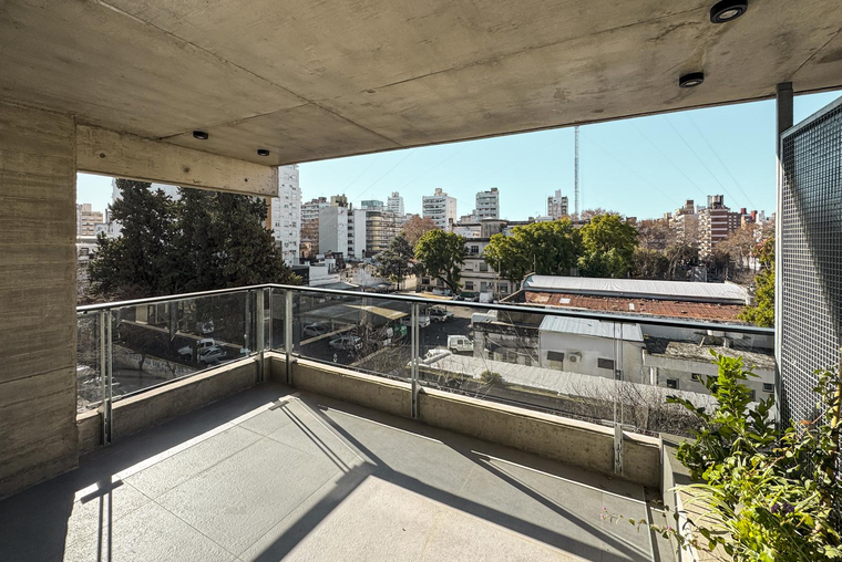 Departamento de 2 dormitorios con radiadores, balcón y amenities