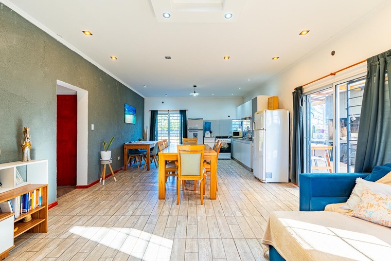 CASA DE DOS DORMITORIOS VENTA PILETA Y QUINCHO PUNTA CHACRA ROLDAN