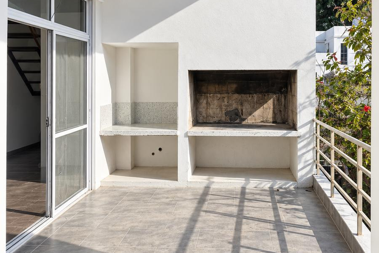 DEPARTAMENTO DE 2 DORMITORIOS POR ESCALERA VENTA BALCON ATERRAZADO CON PARRILLERO CENTRO ROSARIO
