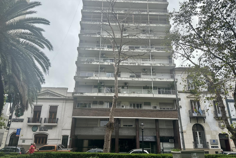 AMPLIO. PJE. ALVAREZ 1500. Excelente contrafrente. Muy buena circulación. 137 m2 totales OPORTUNIDAD
